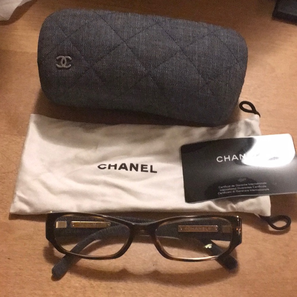 Chanel eye glass and case